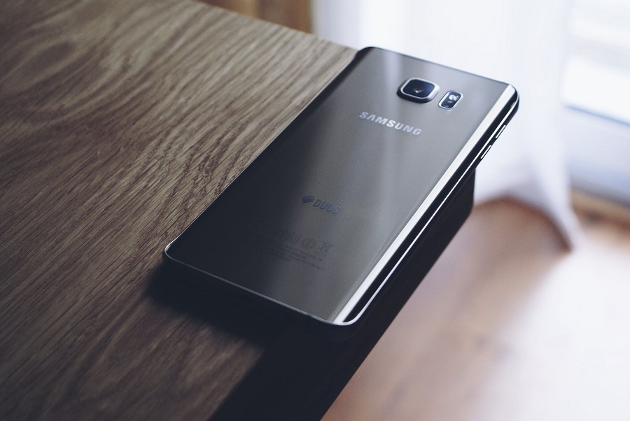 Zabezpiecz swój telefon – przydatne akcesoria ochronne do smartfonów Samsung